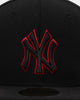 New Era New York Yankees "Scarlet Bottom" 59FIFTY Fitted Black/Scarlet