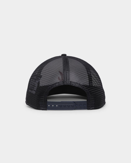 New Era Atlanta Braves 'Team Two-Tone' Prolight Old Golfer Trucker Snapback White/OTC