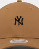 New Era Women's New York Yankees 9FORTY Cloth Strap Mini Strapback Med Beige