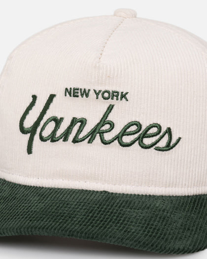 New Era New York Yankees 'Currency Corduroy' Golfer Pre-Curved Snapback Chrome White