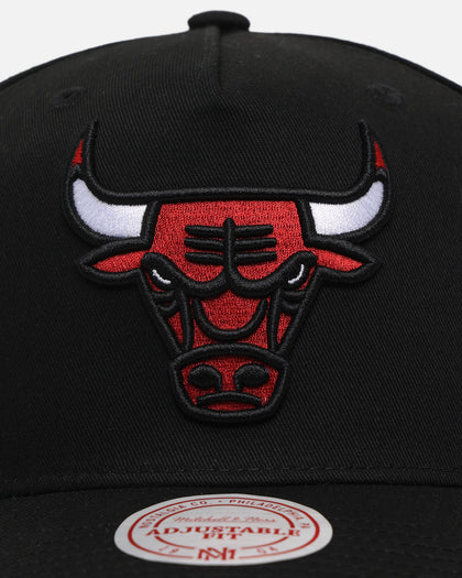 Mitchell & Ness Chicago Bulls Team Colour Logo MVP Snapback Black