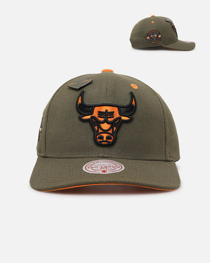 Mitchell & Ness Chicago Bulls 'Harmony of Hues' Pro Crown Snapback Olive/Orange