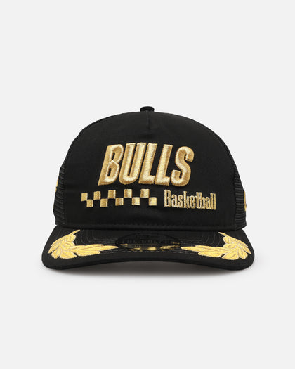 New Era Chicago Bulls 'Podium Collection' Pre-Curved Golfer Trucker Snapback Black/Metallic Gold