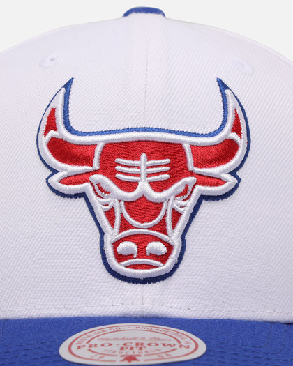 Mitchell & Ness Chicago Bulls 'Puerto Rico Flag' Pro Crown Snapback White/Blue