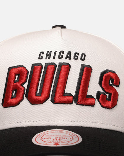Mitchell & Ness Chicago Bulls 'Draft Day' Pro Pinch Snapback White/Black
