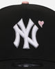 New Era New York Yankees 'Pink Satin Hearts 2.0' 9FORTY A-Frame Snapback Black/Pink