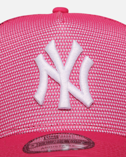 New Era New York Yankees 'Polychromatic Mesh' 9FORTY A-Frame Snapback Pink