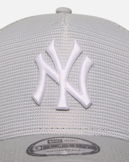 New Era New York Yankees 'Polychromatic Mesh' 9FORTY A-Frame Snapback Grey