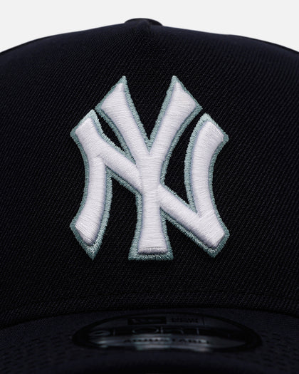 New Era New York Yankees 'Midnight Navy' 9FORTY A-Frame Snapback Midnight Navy