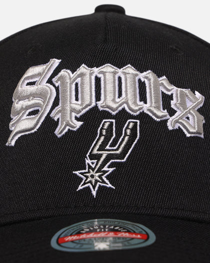 Mitchell & Ness San Antonio Spurs 'Old English Classic' MVP Snapback Black