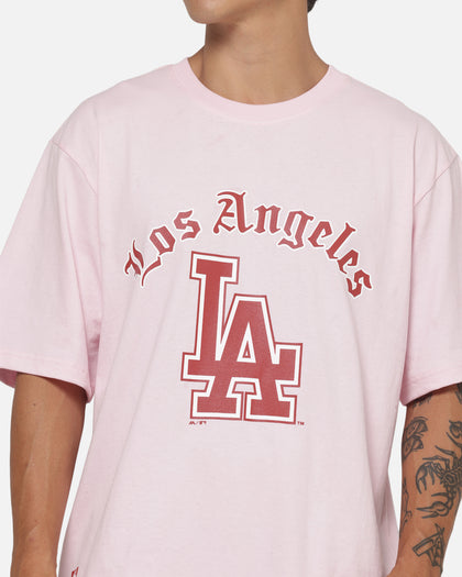 Majestic Athletic Los Angeles Dodgers Blackletter Arch Cropped T-Shirt Pink