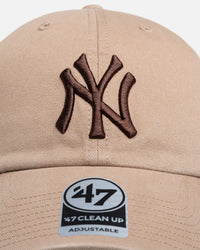 47 Brand New York Yankees "Latte" Clean Up Strapback Latte