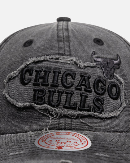 Mitchell & Ness Chicago Bulls 'Destroyed' Dad Fit Strapback Washed Black
