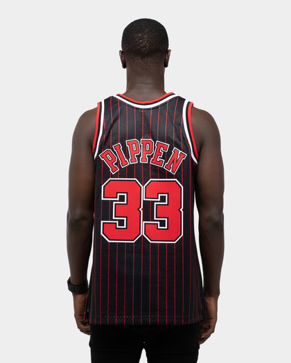 Mitchell & Ness Chicago Bulls Scottie Pippen '95-'96 #33 Swingman Jersey Black