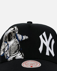 Mitchell & Ness New York Yankees 'Rocketman' Pro Pinch Snapback Black