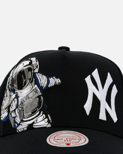 Mitchell & Ness New York Yankees 'Rocketman' Pro Pinch Snapback Black