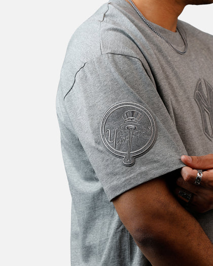 Pro Standard New York Yankees Reverse French Terry T-Shirt Grey