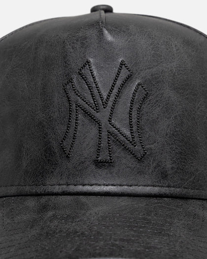New Era New York Yankees 'Tonal Cracked Leather' 9FORTY A-Frame Snapback Black