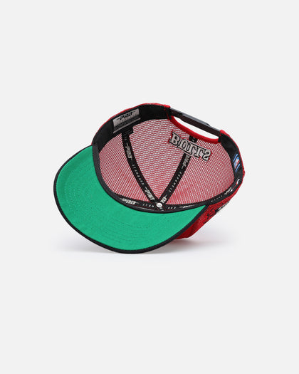 Pro Standard Chicago Bulls Chevron Pinch Front Trucker Snapback Red