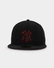 New Era New York Yankees "Scarlet Bottom" 59FIFTY Fitted Black/Scarlet