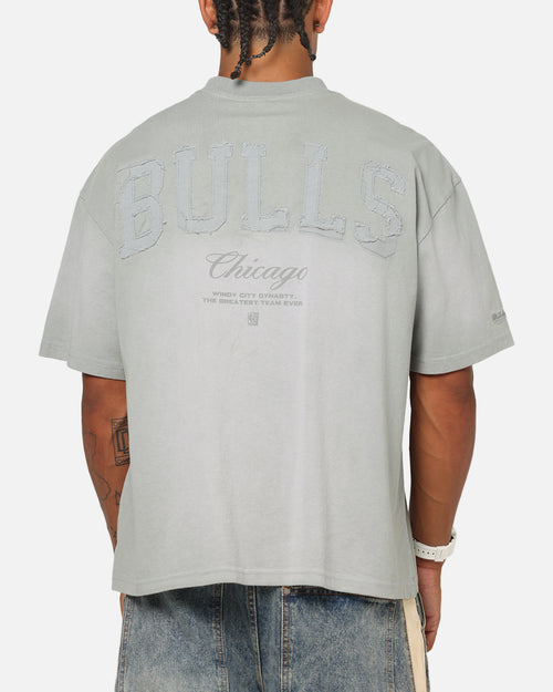Mitchell & Ness Chicago Bulls Big Oversized Logo T-Shirt Neutral Grey