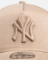New Era New York Yankees 'Dirty Wash' 9FORTY A-Frame Snapback Camel
