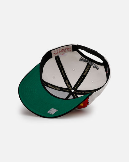 Mitchell & Ness Chicago Bulls 'Flametooth' Pro Pinch Snapback White/Black