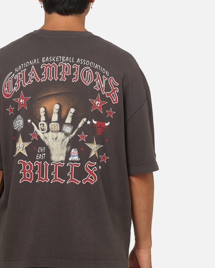 Mitchell & Ness Chicago Bulls Blackletter Champs Box T-Shirt Slate