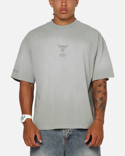 Mitchell & Ness Chicago Bulls Big Oversized Logo T-Shirt Neutral Grey