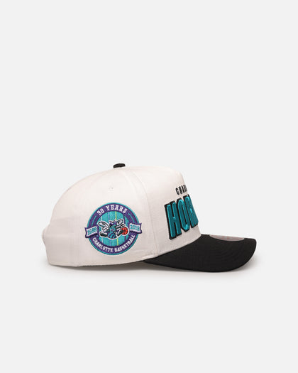 Mitchell & Ness Charlotte Hornets 'Draft Day' Pro Pinch Snapback White/Black