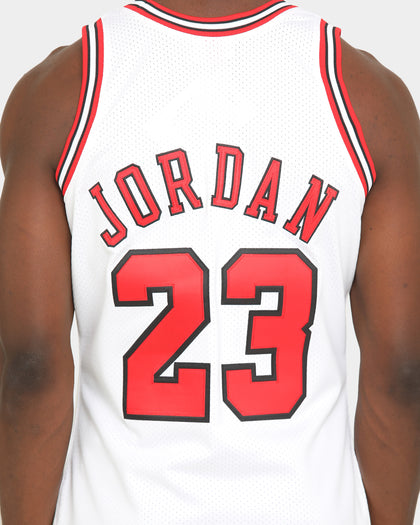 Mitchell & Ness Chicago Bulls Michael Jordan '97-'98 #23 Authentic NBA Jersey White