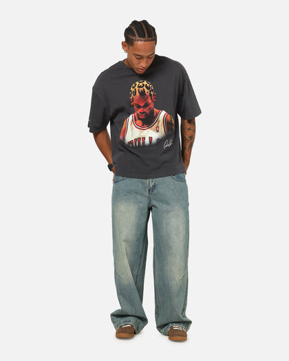 Mitchell & Ness Chicago Bulls Dennis Rodman Look Out T-Shirt Washed Black