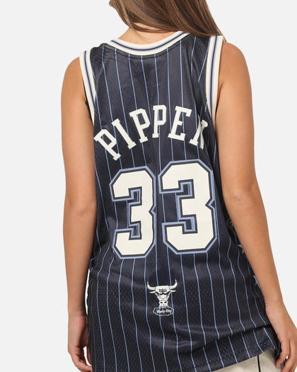 Mitchell & Ness Chicago Bulls Scottie Pippen #33 Playoff Energy Swingman Jersey Navy