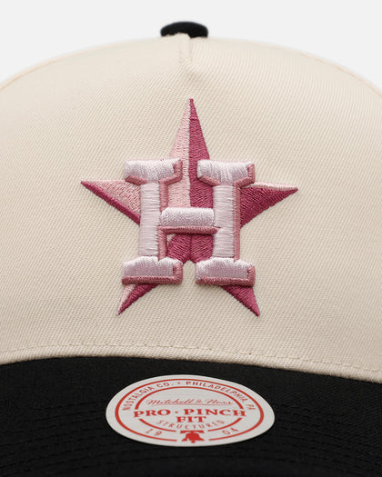 Mitchell & Ness Houston Astros 'Pink Team Logo' Pro Pinch Snapback Off White