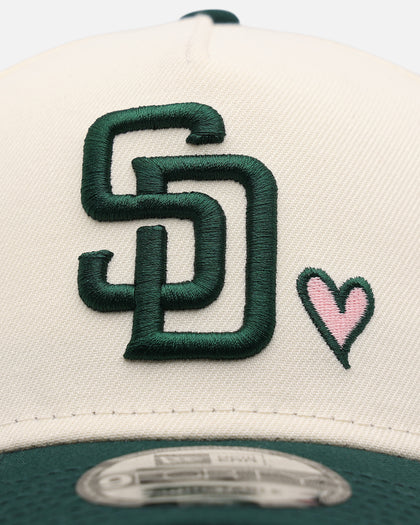 New Era San Diego Padres 'Pink Satin Hearts Green' 9FORTY A-Frame Snapback Chrome/Dark Green