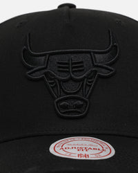Mitchell & Ness Chicago Bulls 'Black Team Logo' MVP Snapback Black