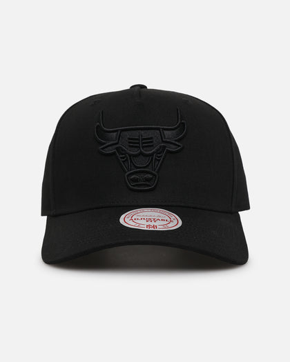 Mitchell & Ness Chicago Bulls 'Black Team Logo' MVP Snapback Black