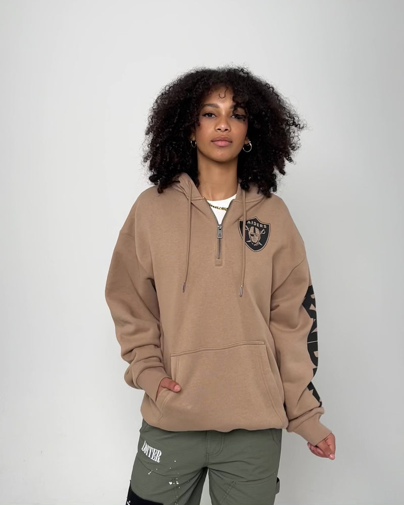 【US限定】NEW ERA Las Vegas Raiders Zip Script Hoodie Khaki New Era Las Vegas Raiders Quarter Zip Sleeve Script Hoodie