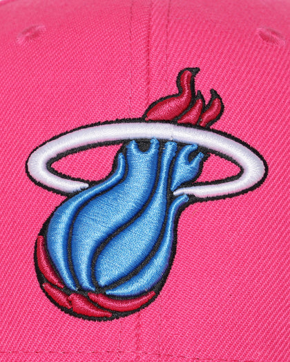 Mitchell & Ness Miami Heat 'Highway' Pro Crown Snapback Pink