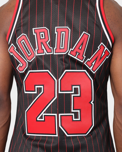 Mitchell & Ness Chicago Bulls Michael Jordan '95-'96 #23 Authentic Jersey Black