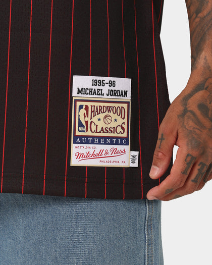 Mitchell & Ness Chicago Bulls Michael Jordan '95-'96 #23 Authentic Jersey Black