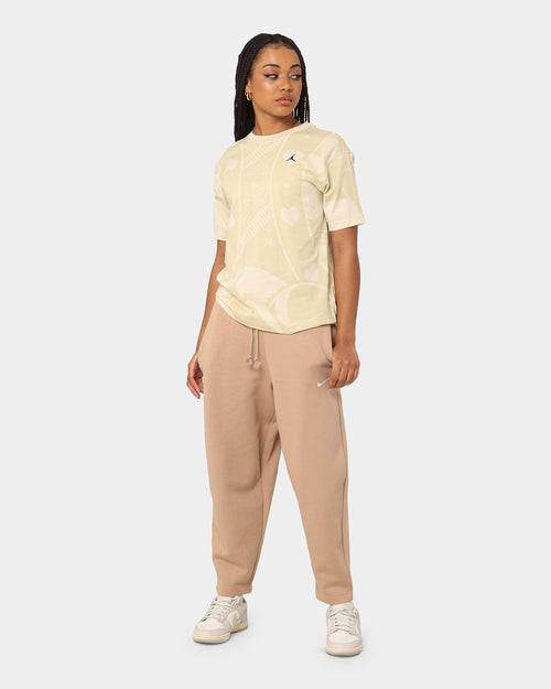 Jordan Women's Jordan Flight Graphic T-Shirt Beach/Black