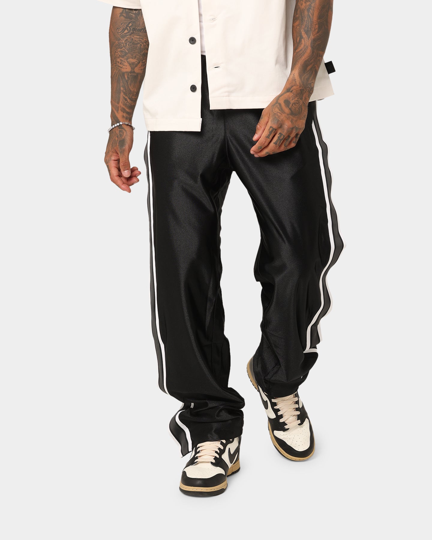 nike basketball retro print dye joggers in black