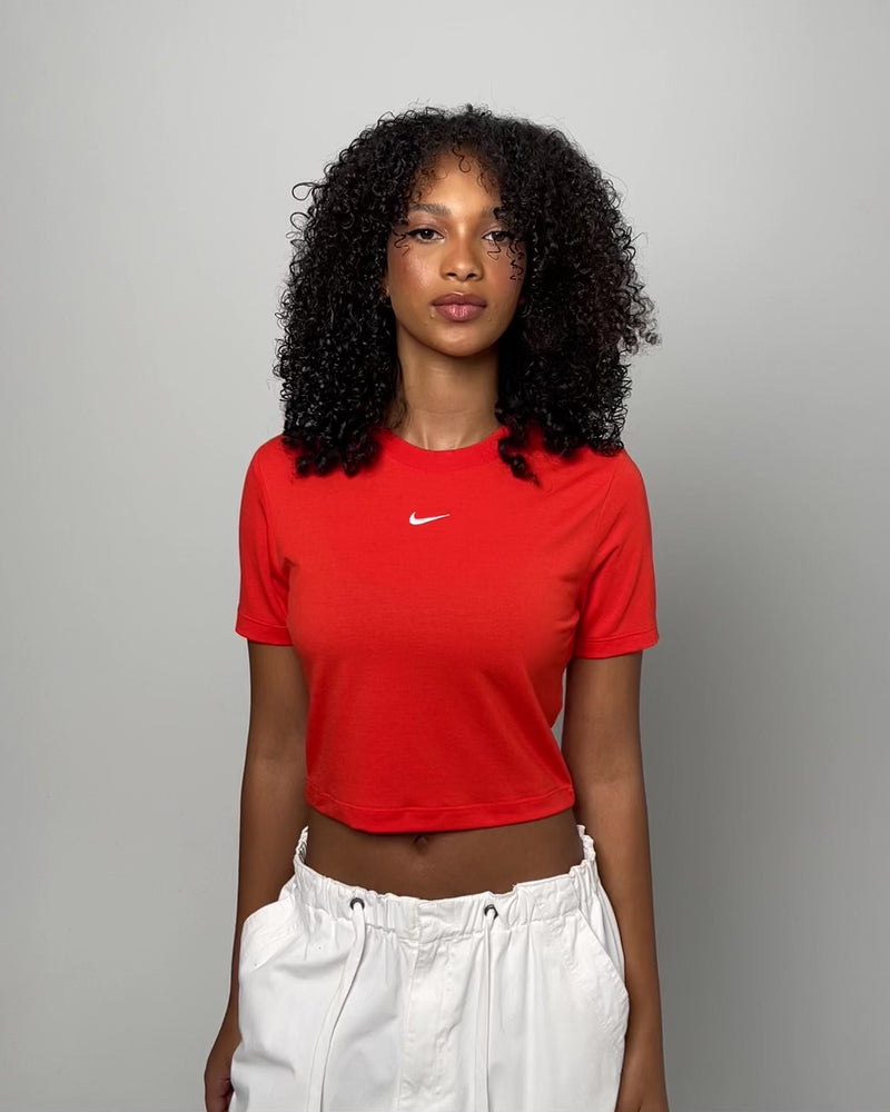 Nike Women's Nike Sportswear Essential Slim Crop T-Shirt Picante Red