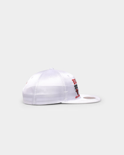 Mitchell & Ness Chicago Bulls '1991 Champions' Deadstock Snapback White