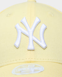 New Era Women's New York Yankees "Yankees Colour Pop" 9FORTY Strapback Soft Yellow