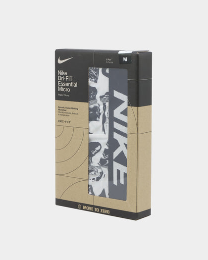 Nike Dri-FIT Essential Micro Trunk Sneaker Photo